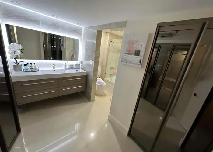 Skyline Sunset Retreat In Aventura
